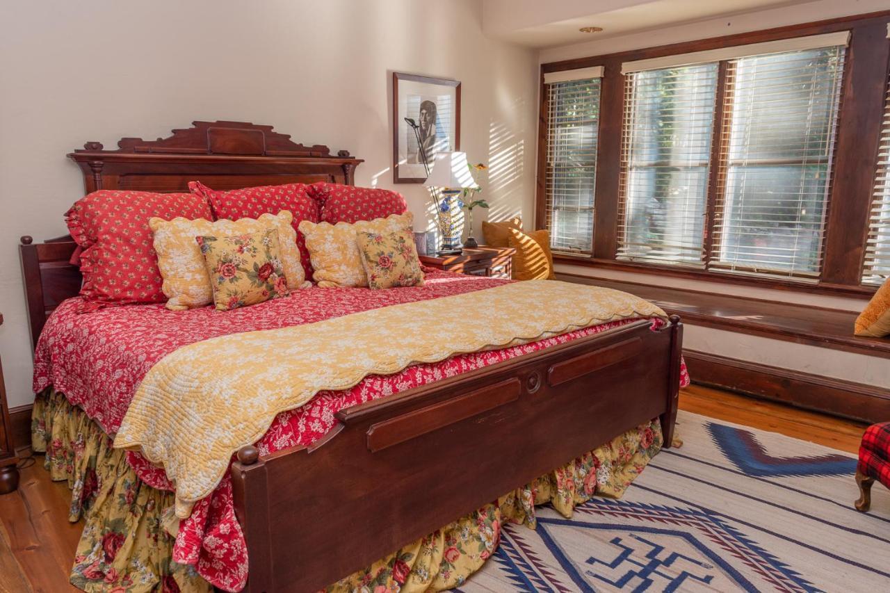 Saddleridge Villa Бийвър Крийк Екстериор снимка