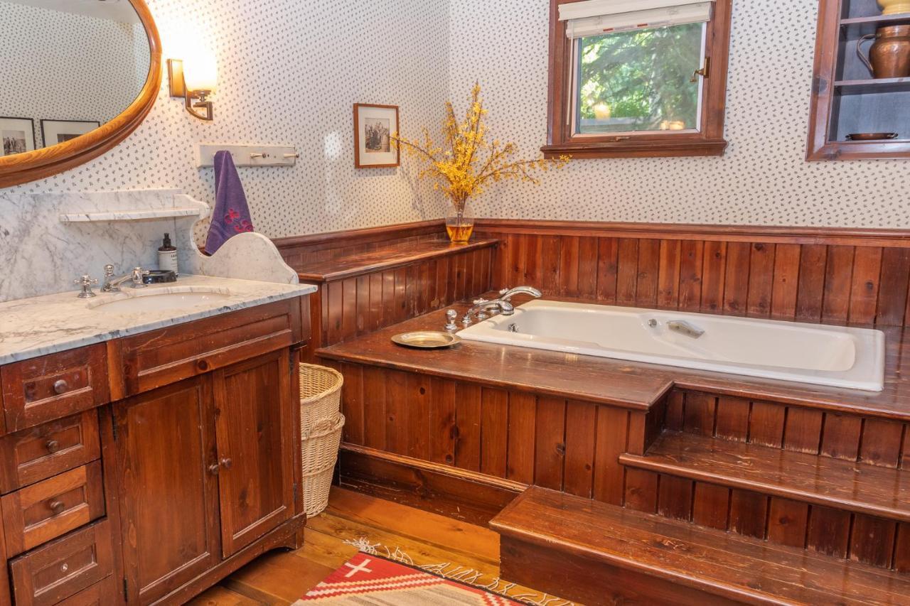 Saddleridge Villa Бийвър Крийк Екстериор снимка